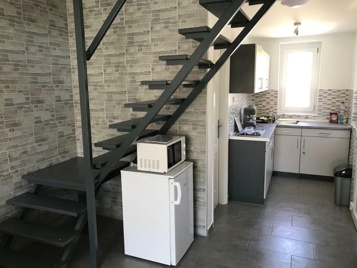 Heni Apartment Buk Exterior photo